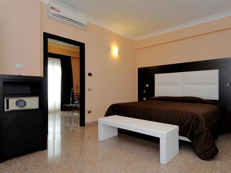 Eh Rome Airport Euro House Hotels Fiumicino Exterior photo