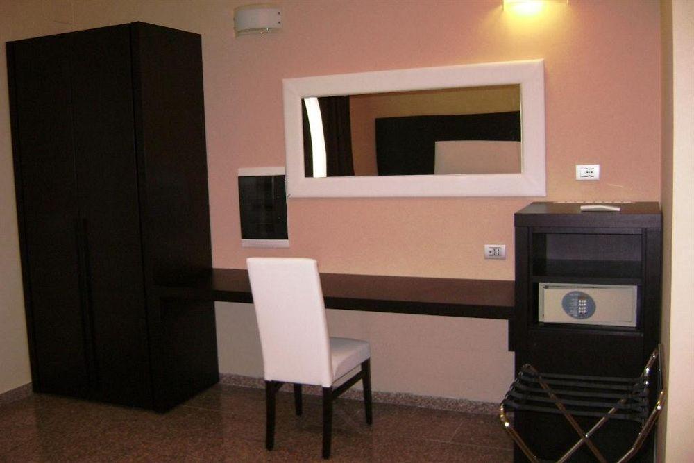 Eh Rome Airport Euro House Hotels Fiumicino Exterior photo