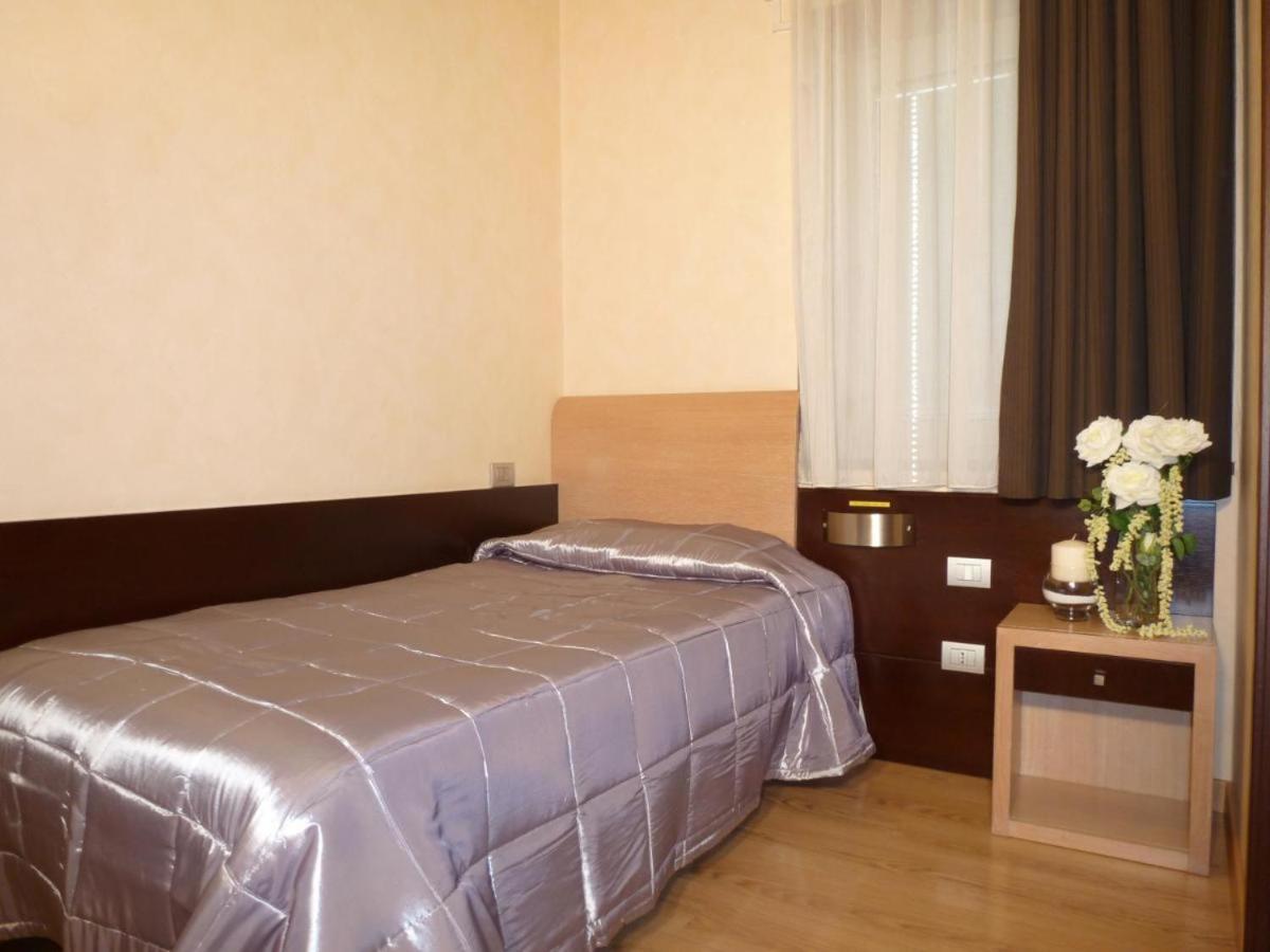 Eh Rome Airport Euro House Hotels Fiumicino Exterior photo