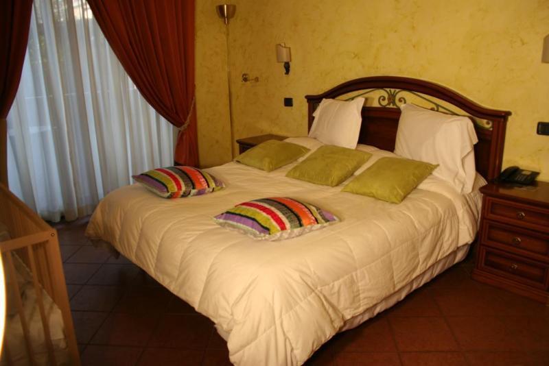 Eh Rome Airport Euro House Hotels Fiumicino Exterior photo